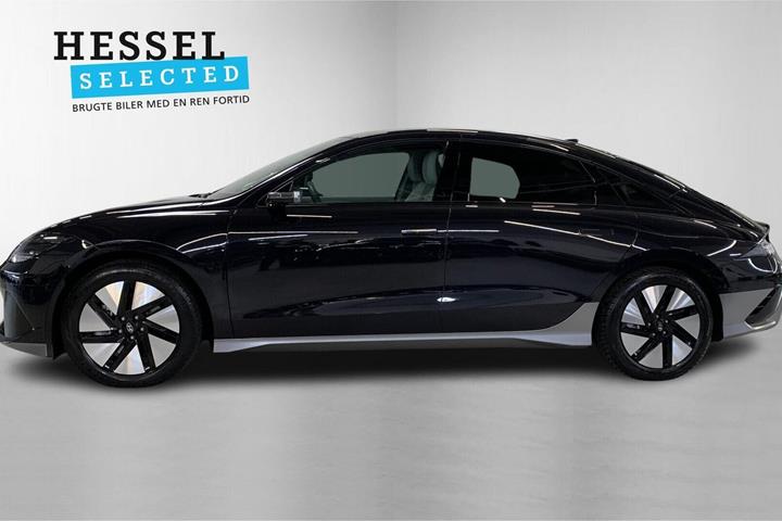 Blå Hyundai Ioniq 6 fra 2023