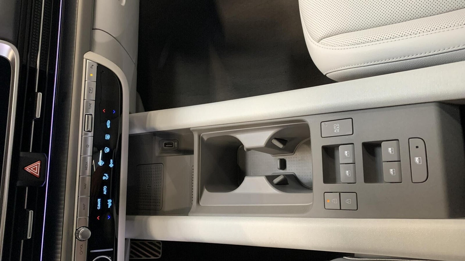 Blå Hyundai Ioniq 6 fra 2023