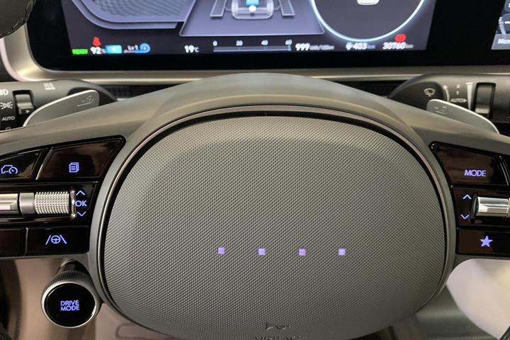 Blå Hyundai Ioniq 6 fra 2023