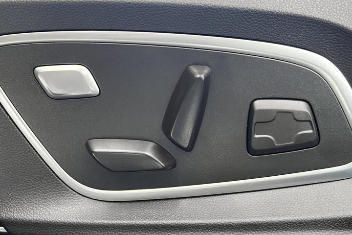Grå Renault Megane E-Tech fra 2025