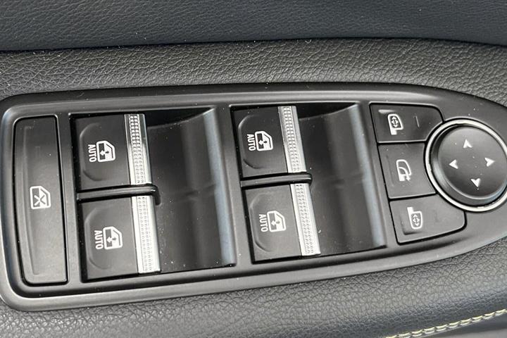Grå Renault Megane E-Tech fra 2025