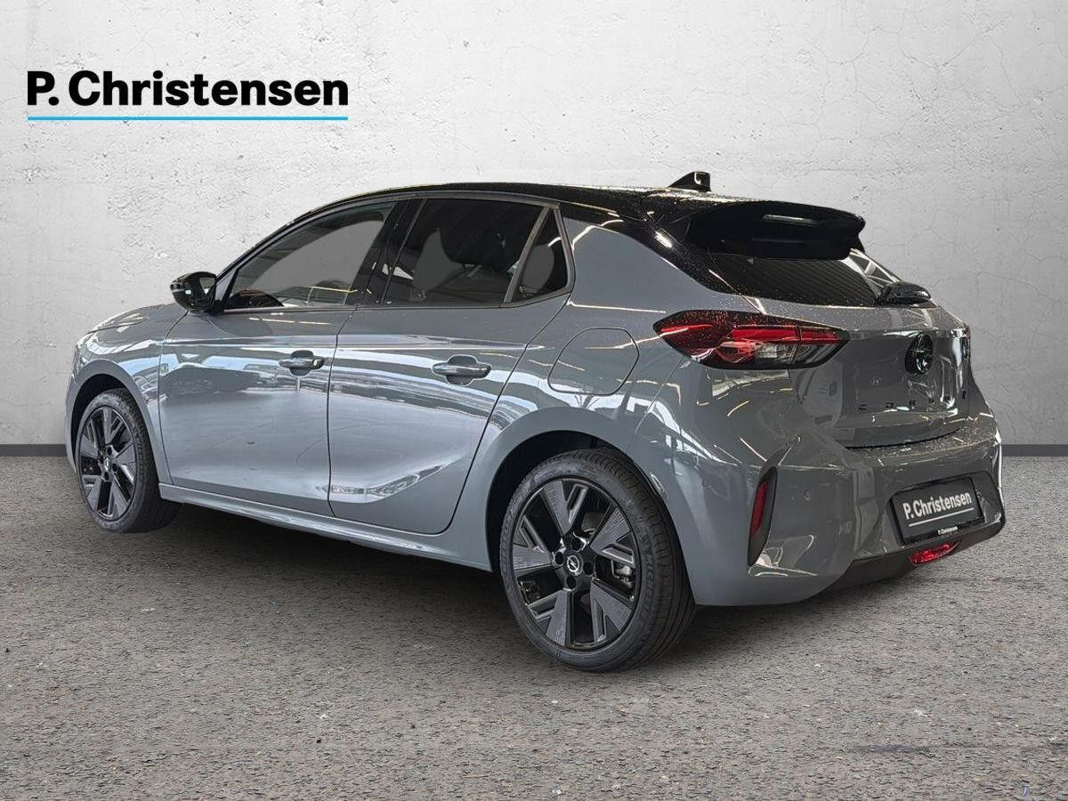 Sort Opel Corsa-e fra 2024