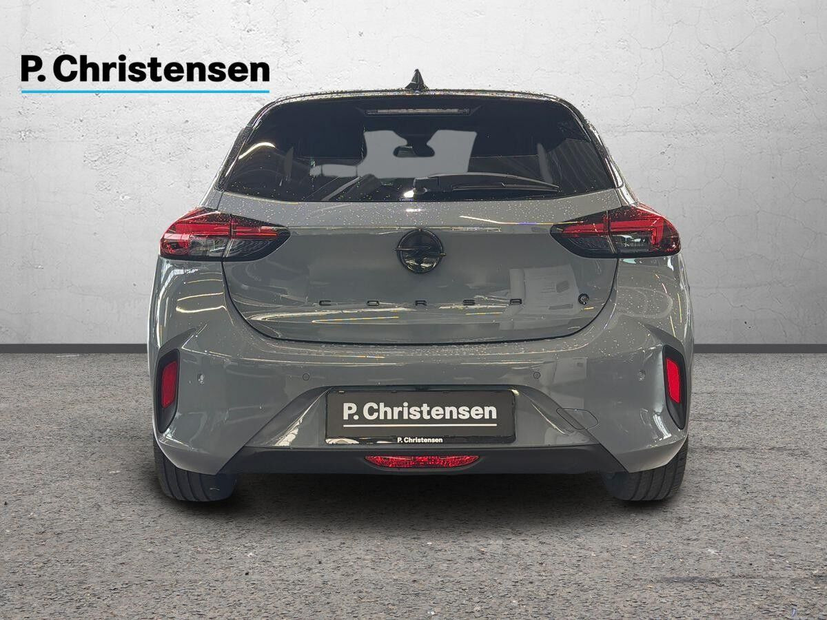 Sort Opel Corsa-e fra 2024