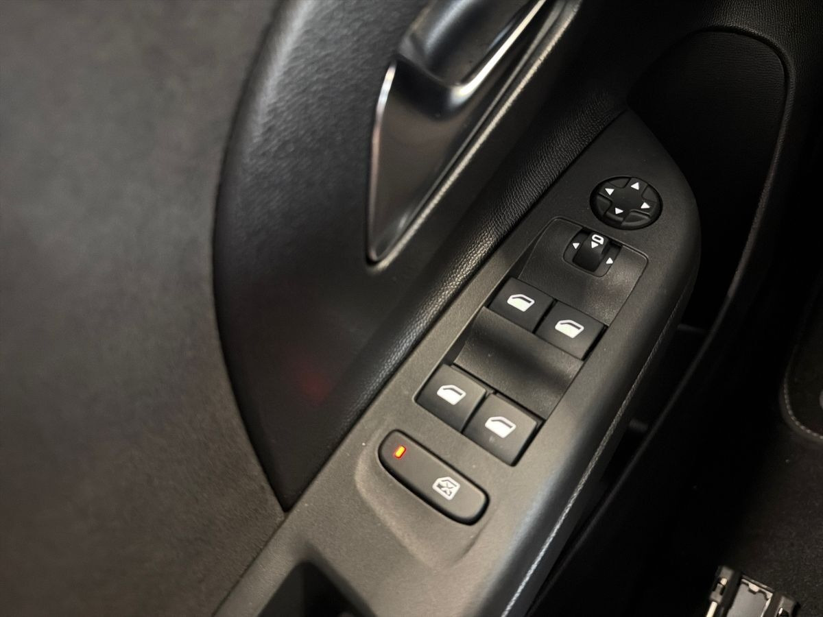 Sort Opel Corsa-e fra 2024