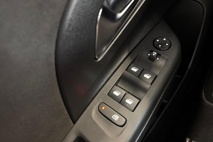 Sort Opel Corsa-e fra 2024