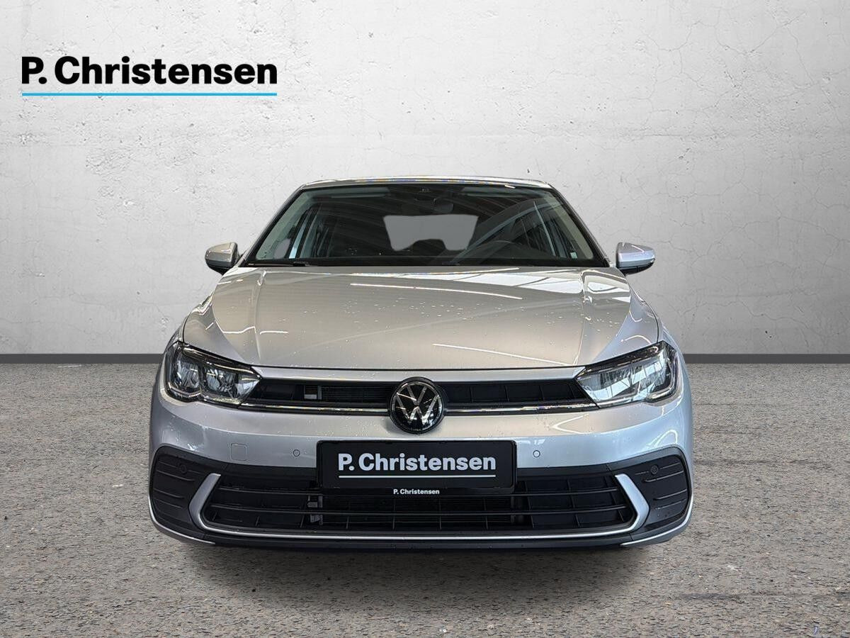 Sølv VW Polo fra 2023