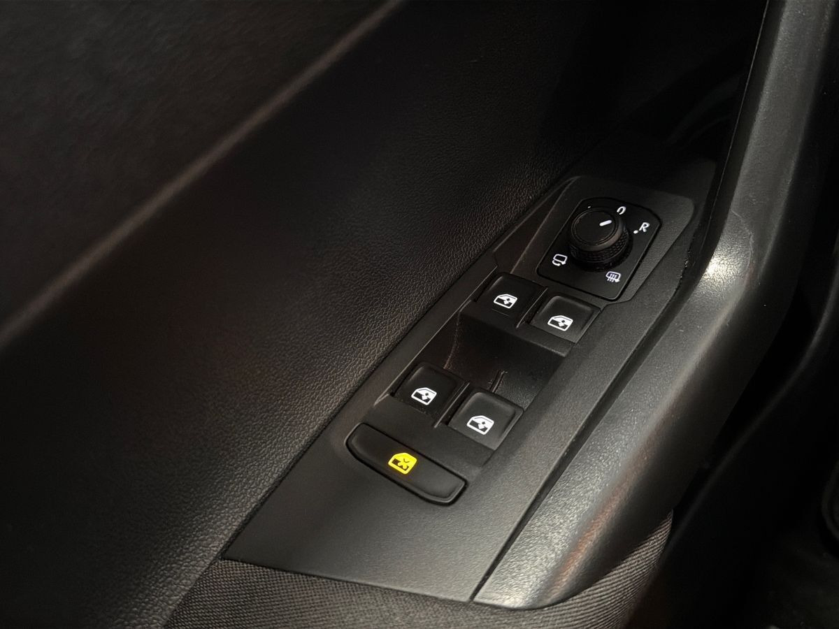 Sølv VW Polo fra 2023
