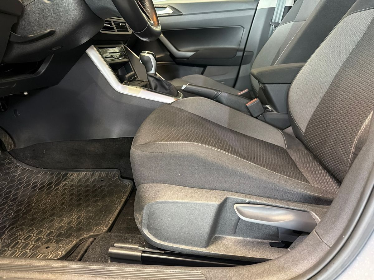 Sølv VW Polo fra 2023