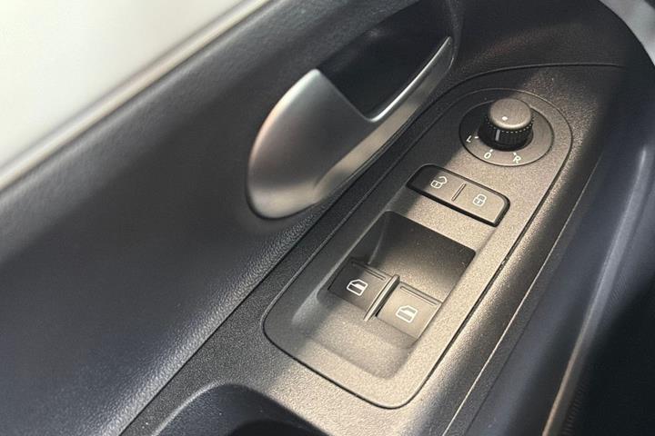 Hvid VW E-UP! fra 2021