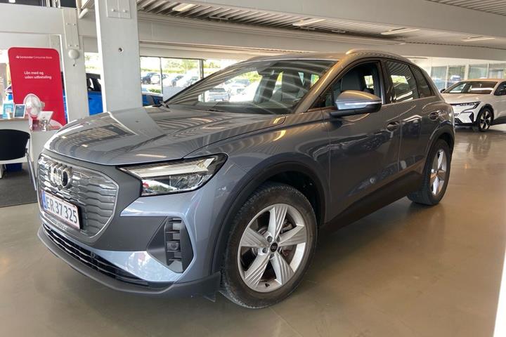 Blå Audi Q4 e-tron fra 2021