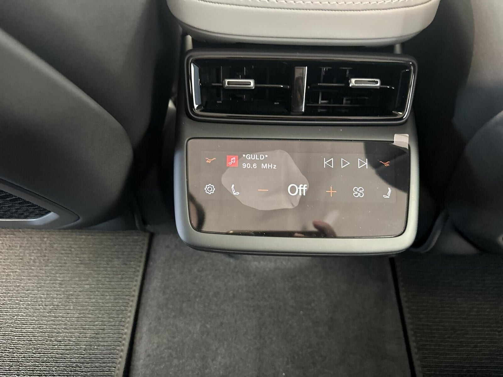 Hvid Polestar 4 fra 2026
