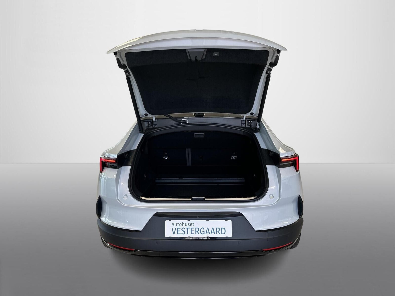 Hvid Polestar 4 fra 2026