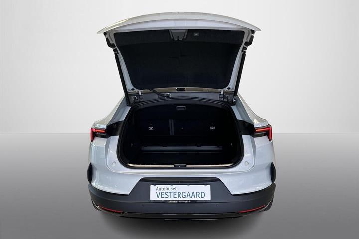 Hvid Polestar 4 fra 2026