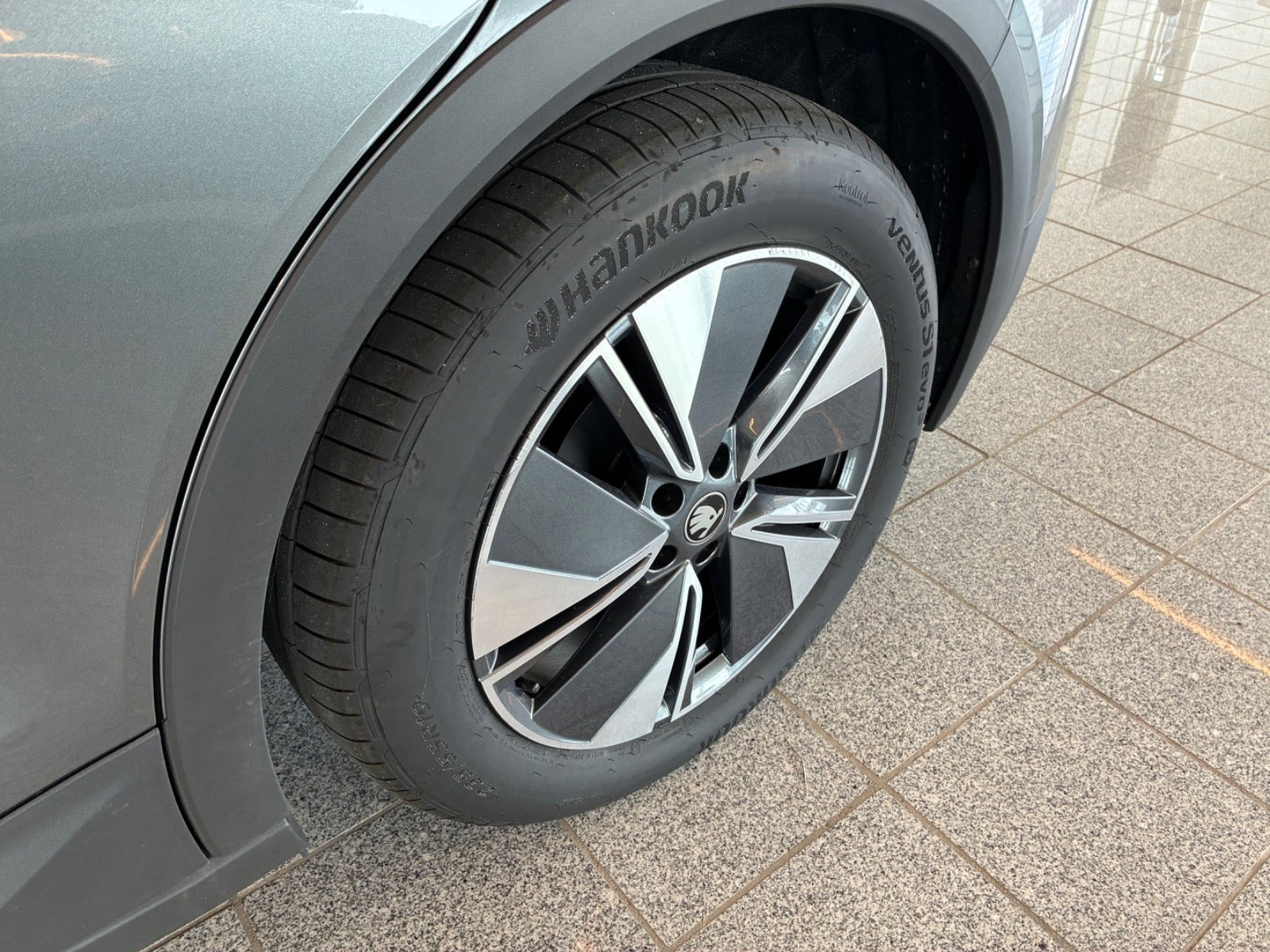Grå Skoda Elroq fra 2026