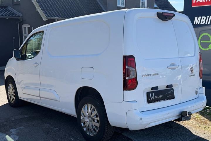 Hvid Peugeot Partner fra 2020