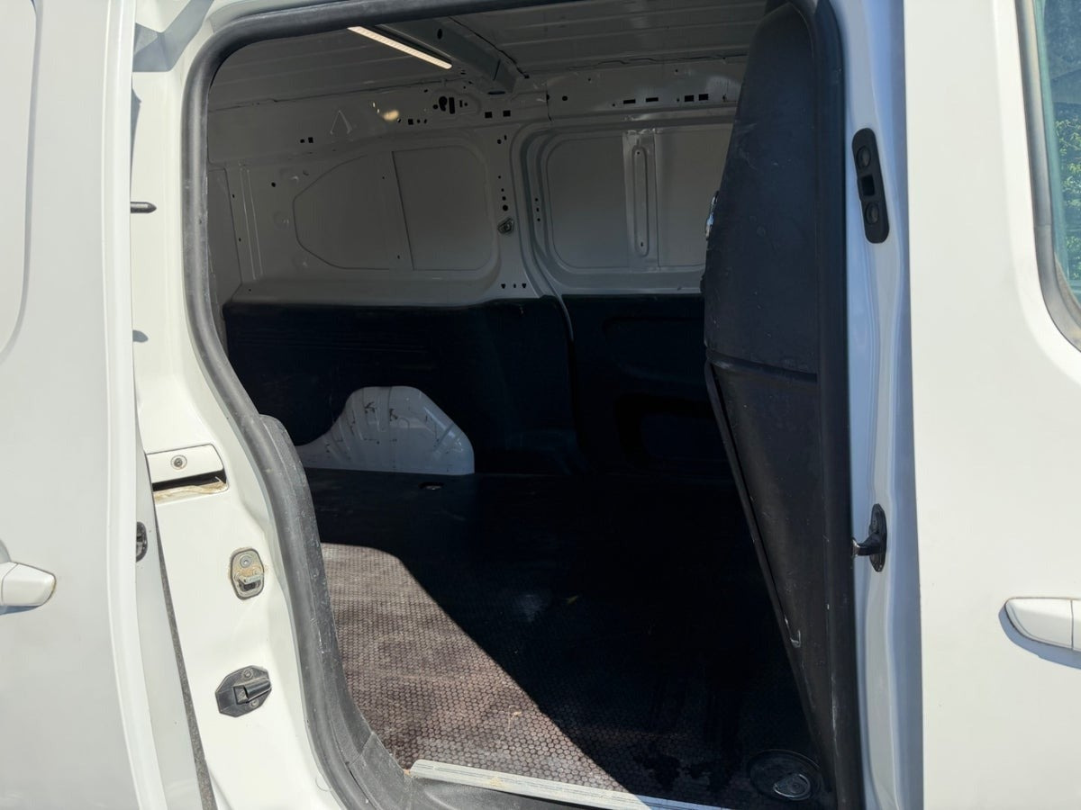 Hvid Peugeot Partner fra 2020