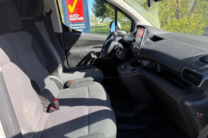 Hvid Peugeot Partner fra 2020
