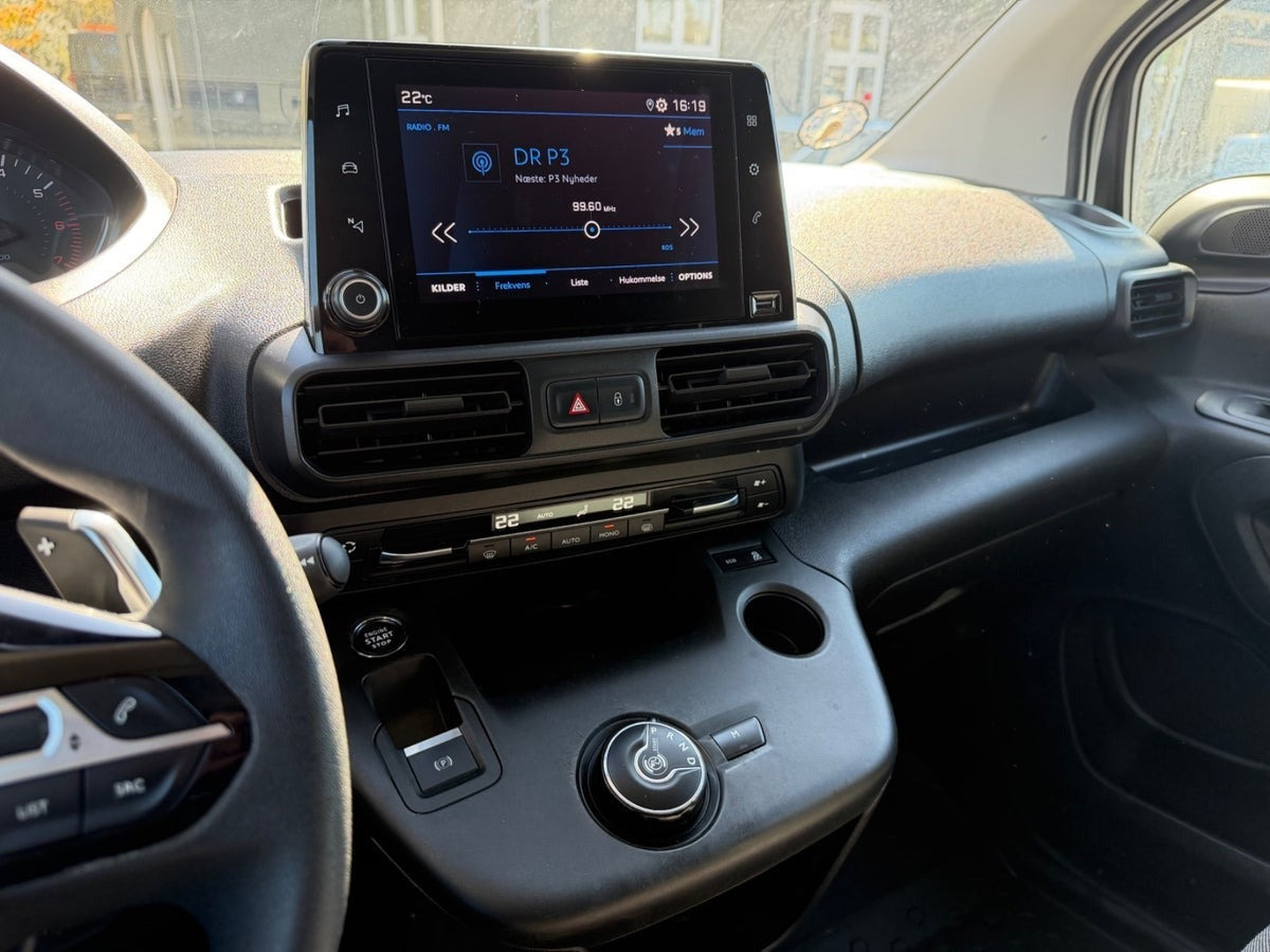 Hvid Peugeot Partner fra 2020