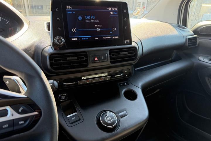 Hvid Peugeot Partner fra 2020
