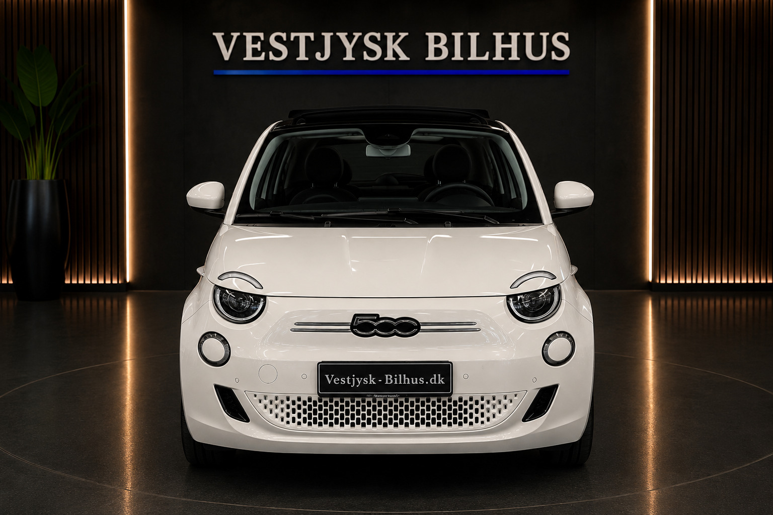 Hvid Fiat 500e fra 2023