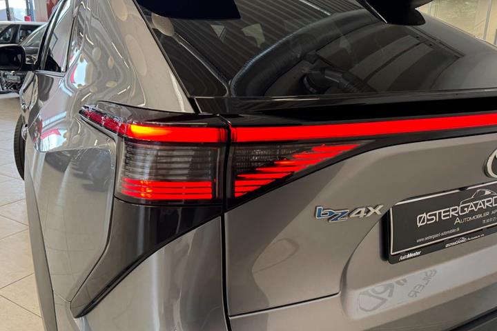 Grå Toyota BZ4X fra 2025