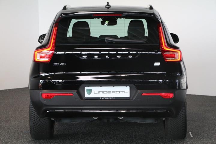 Sort Volvo XC40 fra 2023