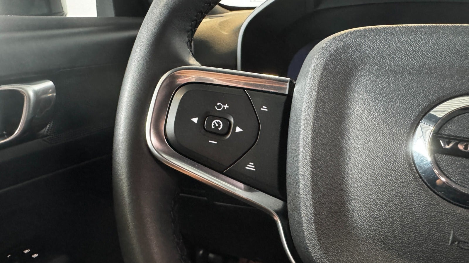 Sort Volvo XC40 fra 2023