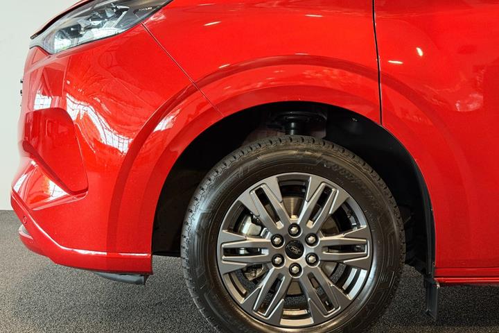 Rød Ford Tourneo Custom 340 L2 fra 2025