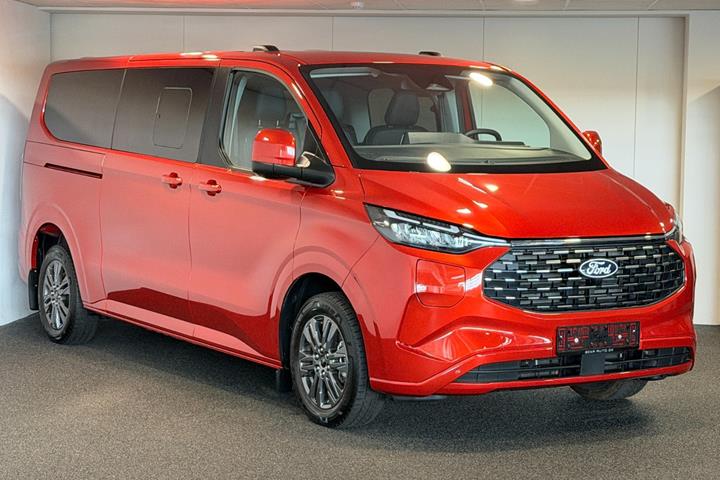 Rød Ford Tourneo Custom 340 L2 fra 2025