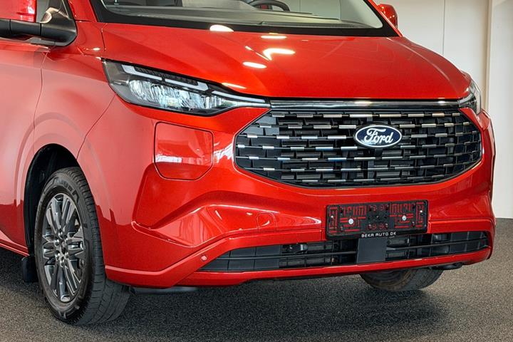 Rød Ford Tourneo Custom 340 L2 fra 2025