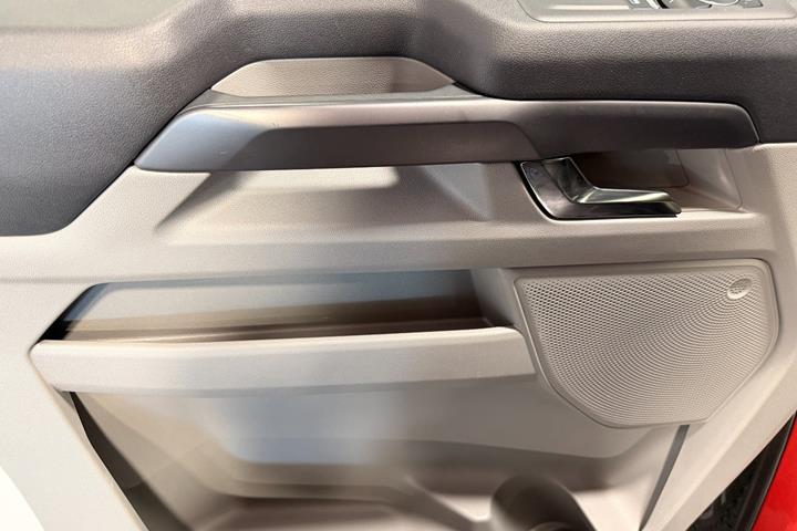 Rød Ford Tourneo Custom 340 L2 fra 2025