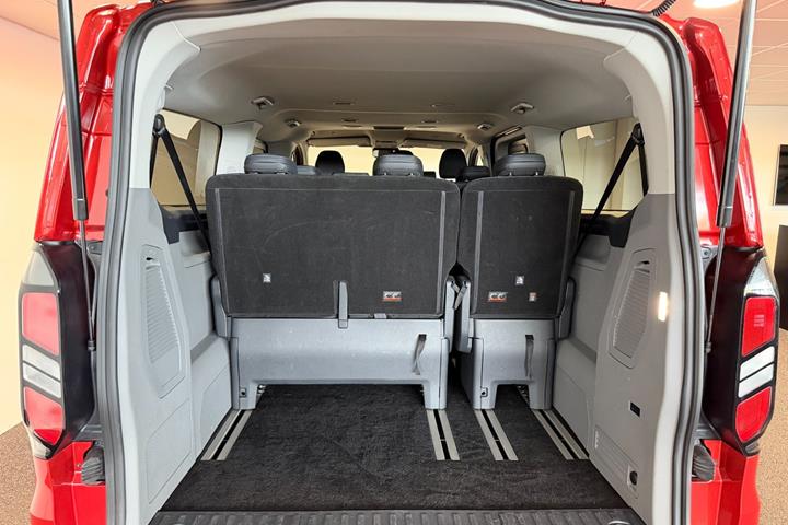 Rød Ford Tourneo Custom 340 L2 fra 2025