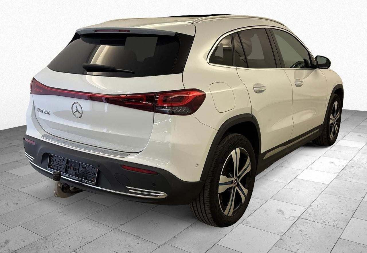 Hvid Mercedes EQA250 fra 2023