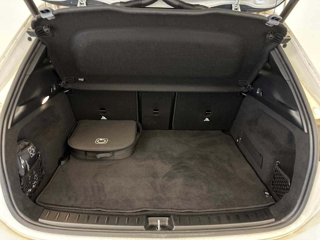 Hvid Mercedes EQA250 fra 2023