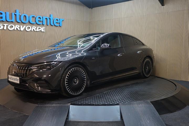Grå Mercedes EQE43 fra 2022