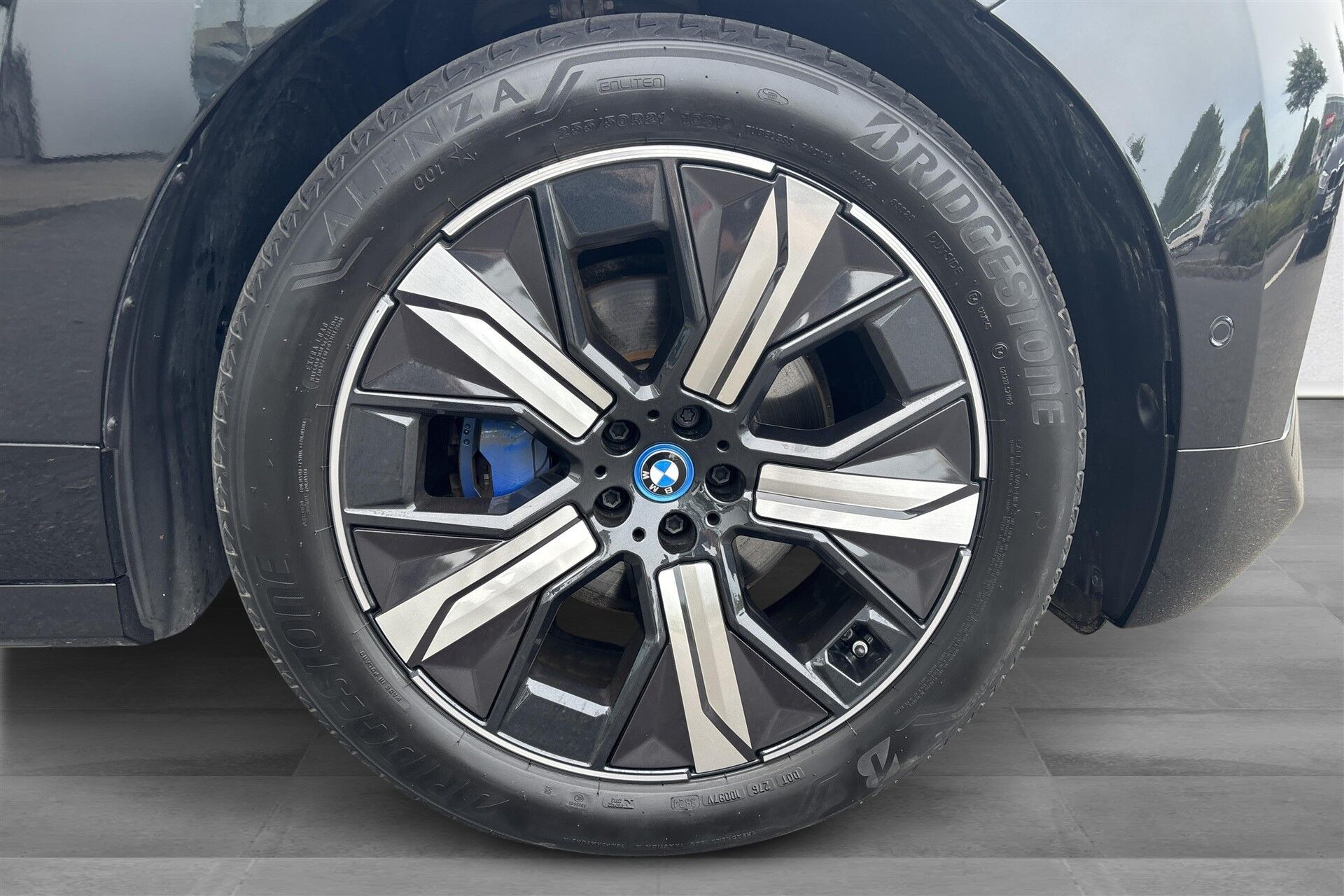 Sort BMW iX fra 2025