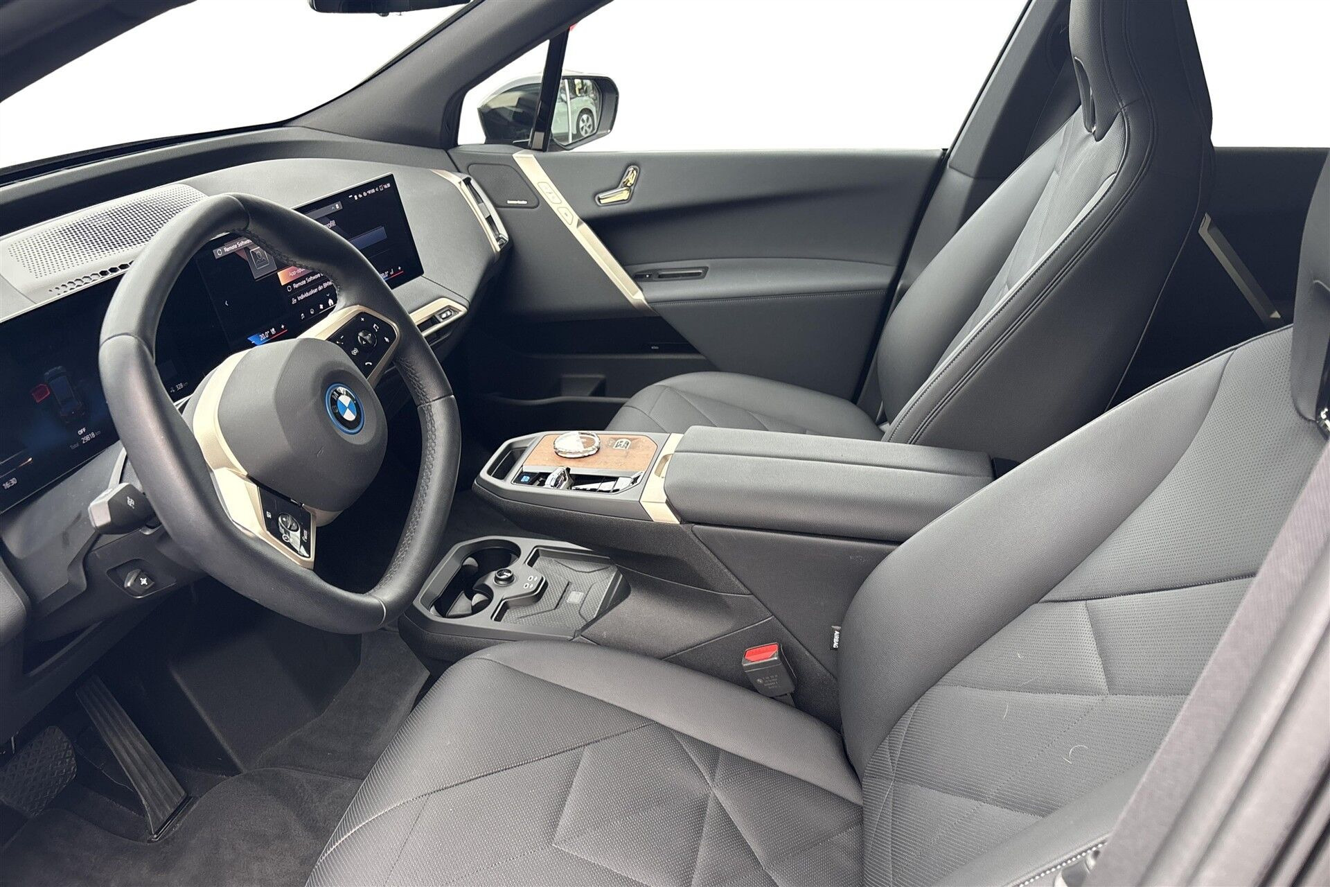Sort BMW iX fra 2025