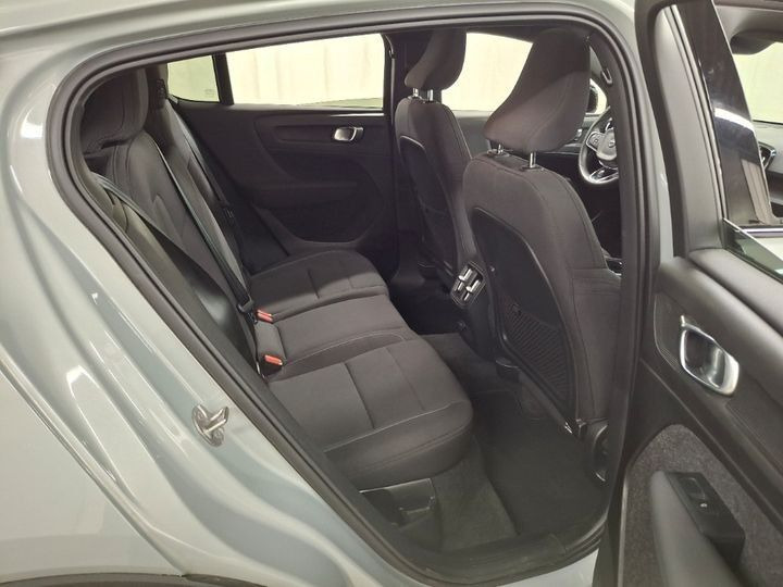 Grå Volvo C40 fra 2024