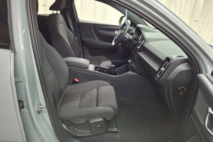 Grå Volvo C40 fra 2024