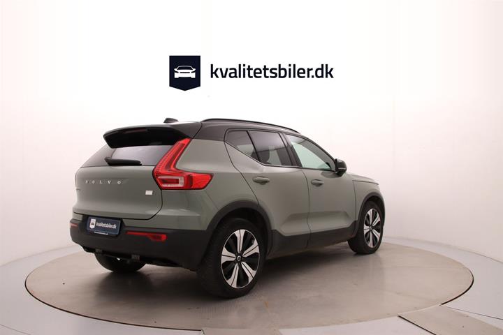 Grøn Volvo XC40 fra 2023