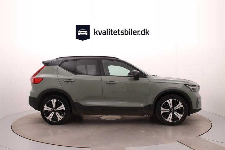 Grøn Volvo XC40 fra 2023