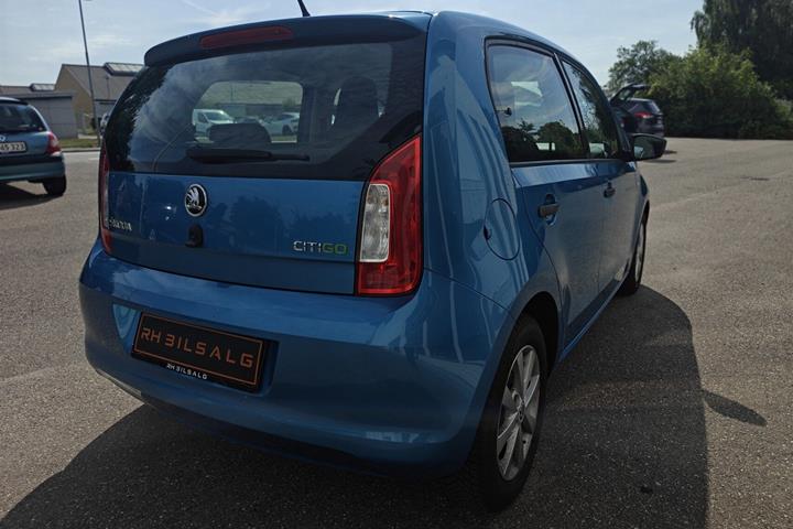 Blå Skoda Citigo fra 2016