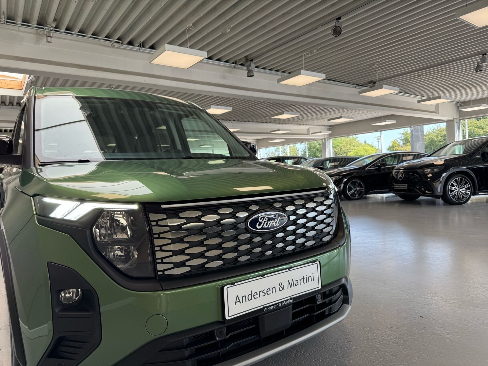 Grøn Ford E-Tourneo Courier fra 2025