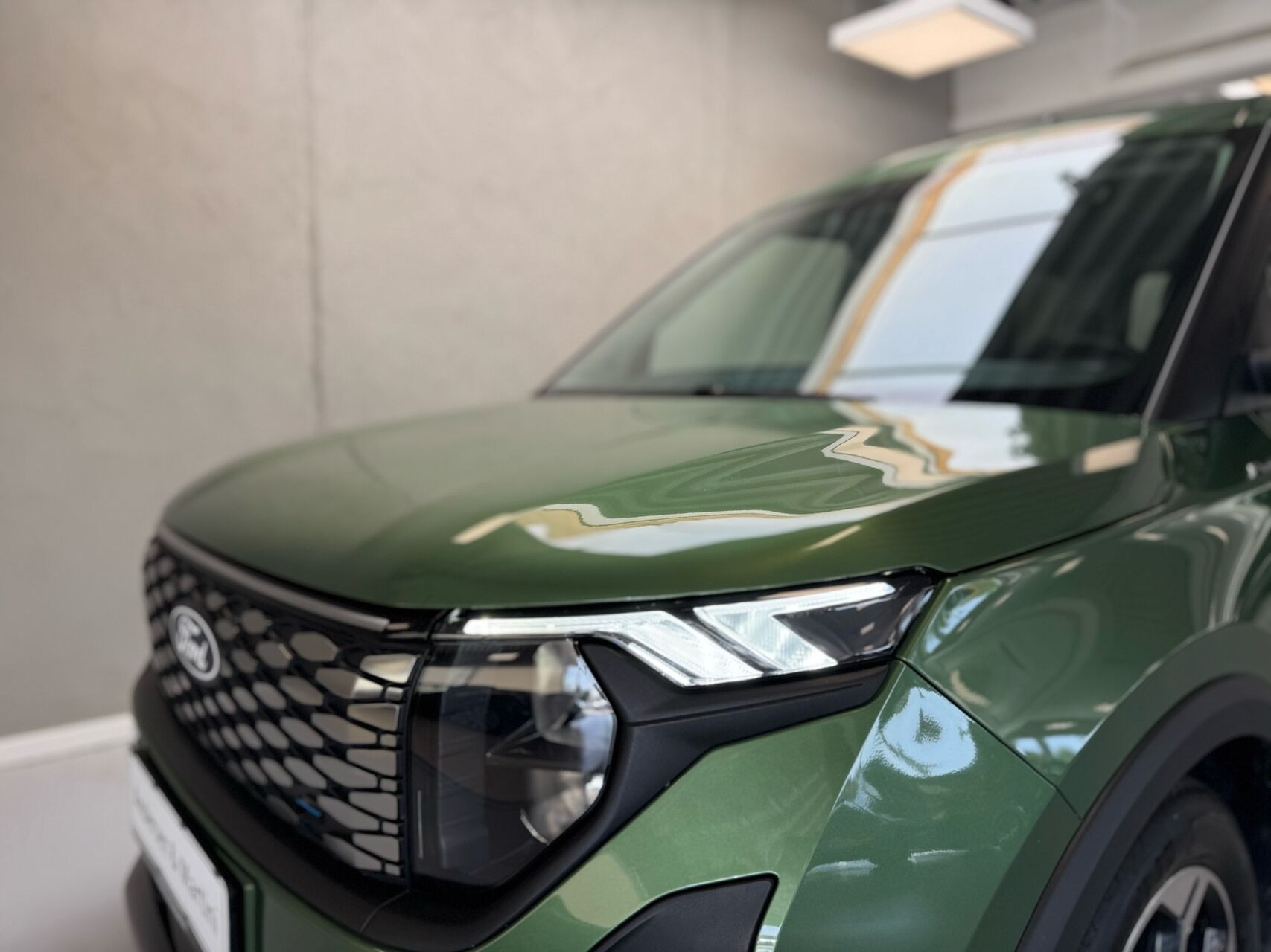 Grøn Ford E-Tourneo Courier fra 2025