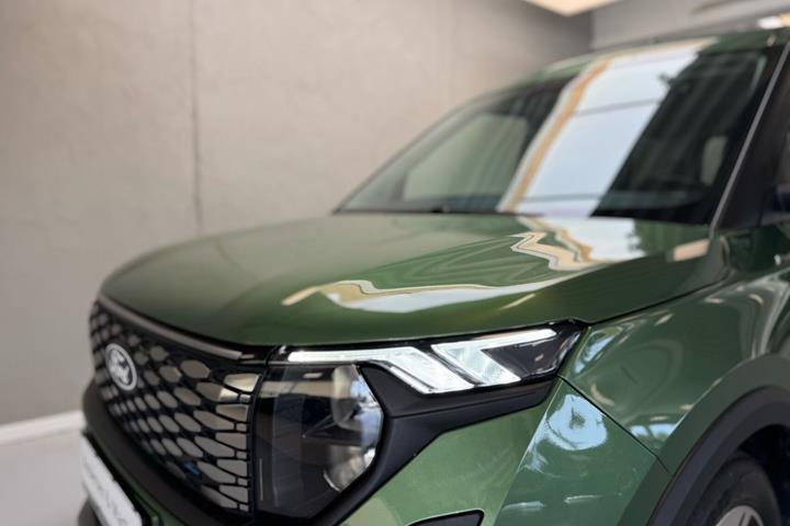 Grøn Ford E-Tourneo Courier fra 2025