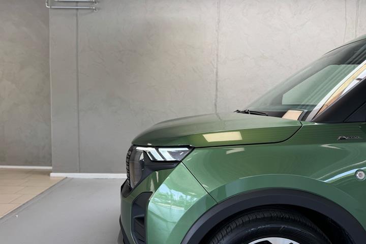 Grøn Ford E-Tourneo Courier fra 2025