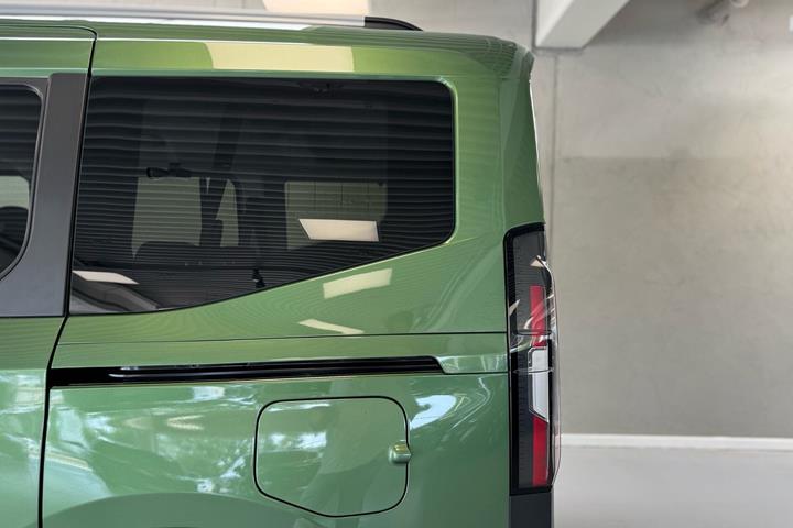 Grøn Ford E-Tourneo Courier fra 2025