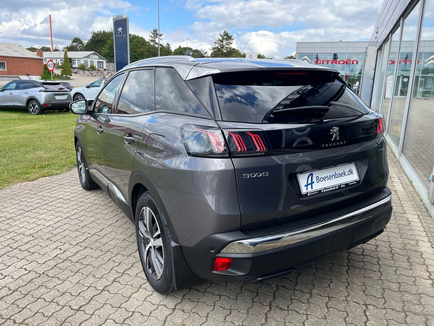 Grå Peugeot 3008 fra 2021