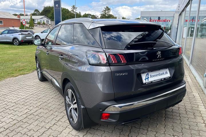 Grå Peugeot 3008 fra 2021