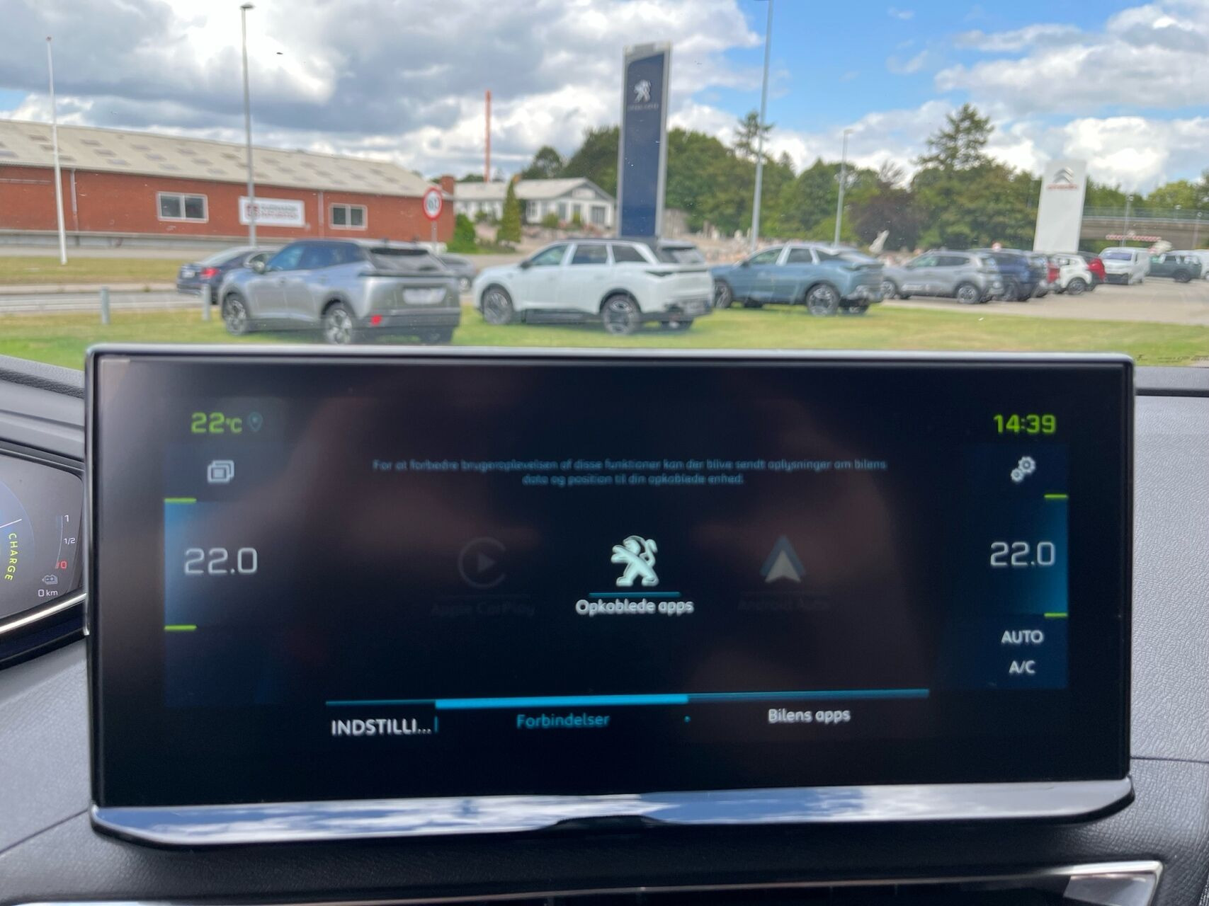 Grå Peugeot 3008 fra 2021